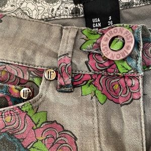 Nice Juniors sz 3 Ironfist Girls skull design jeans